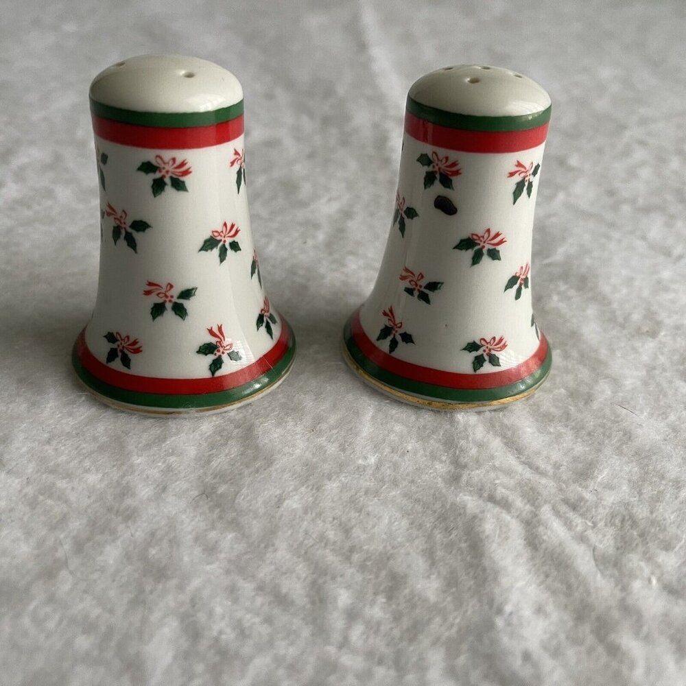 Vintage Lefton Salt Pepper Shakers Made Japan Holly Bow Christmas Ceramic 2509